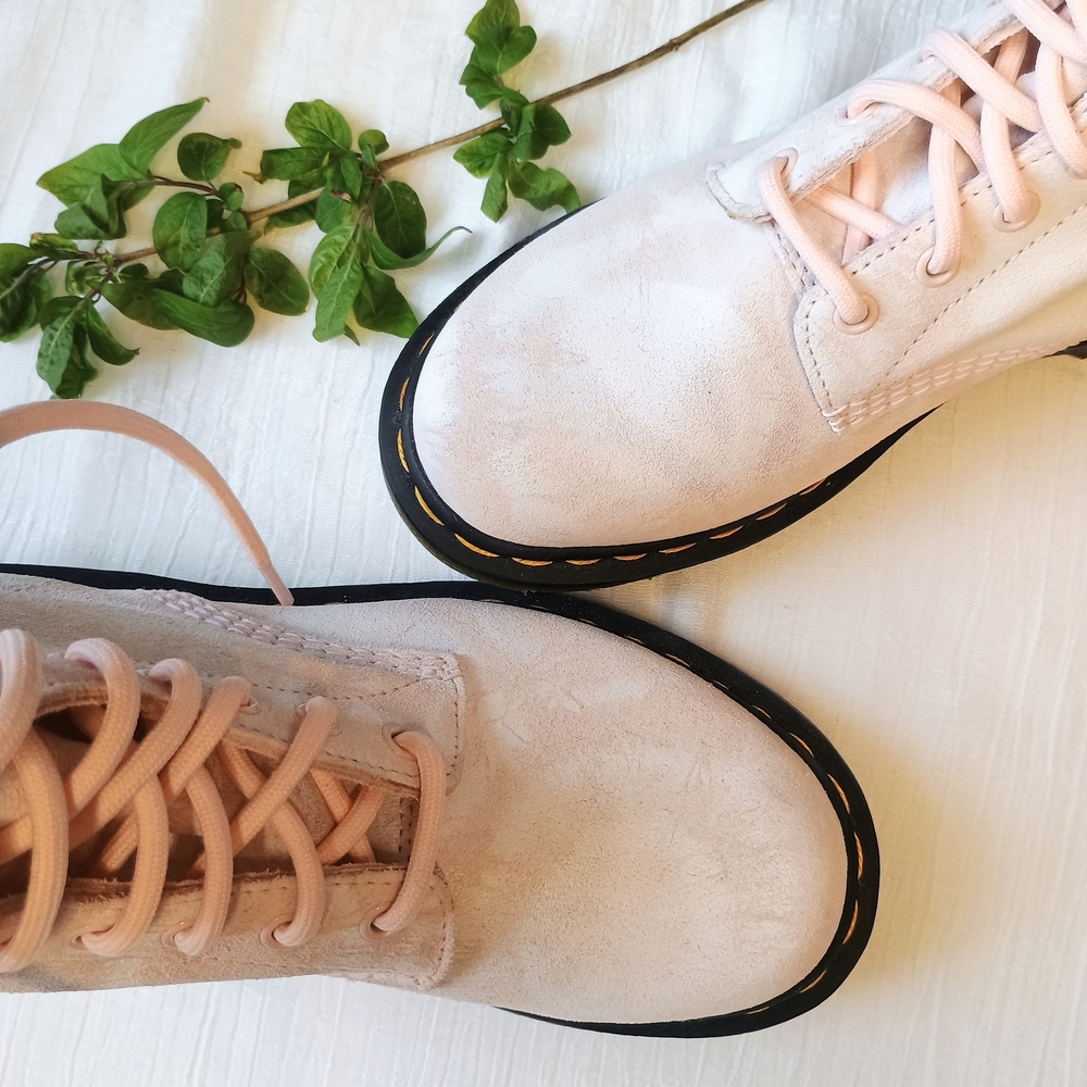 🌸 COQUETTE GIRL 🌸 Like New, L Sz. 8, Dr. Martens pink "Pascal" combat boots